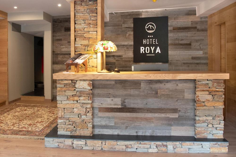 Hotel Roya Espot Exterior photo