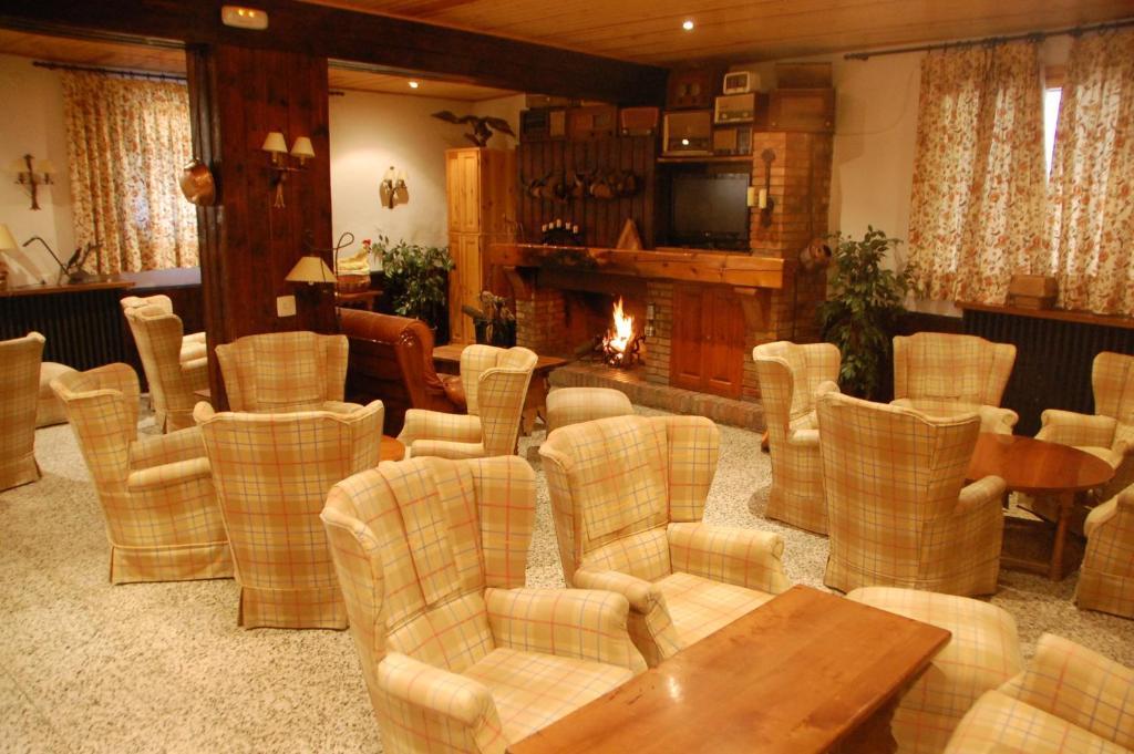 Hotel Roya Espot Exterior photo