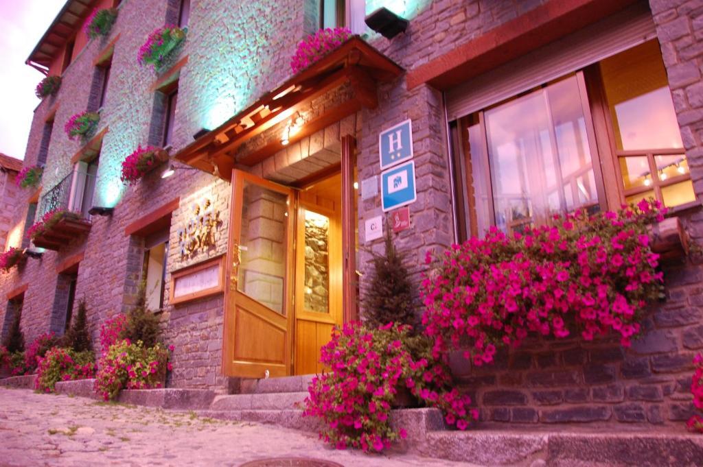 Hotel Roya Espot Exterior photo